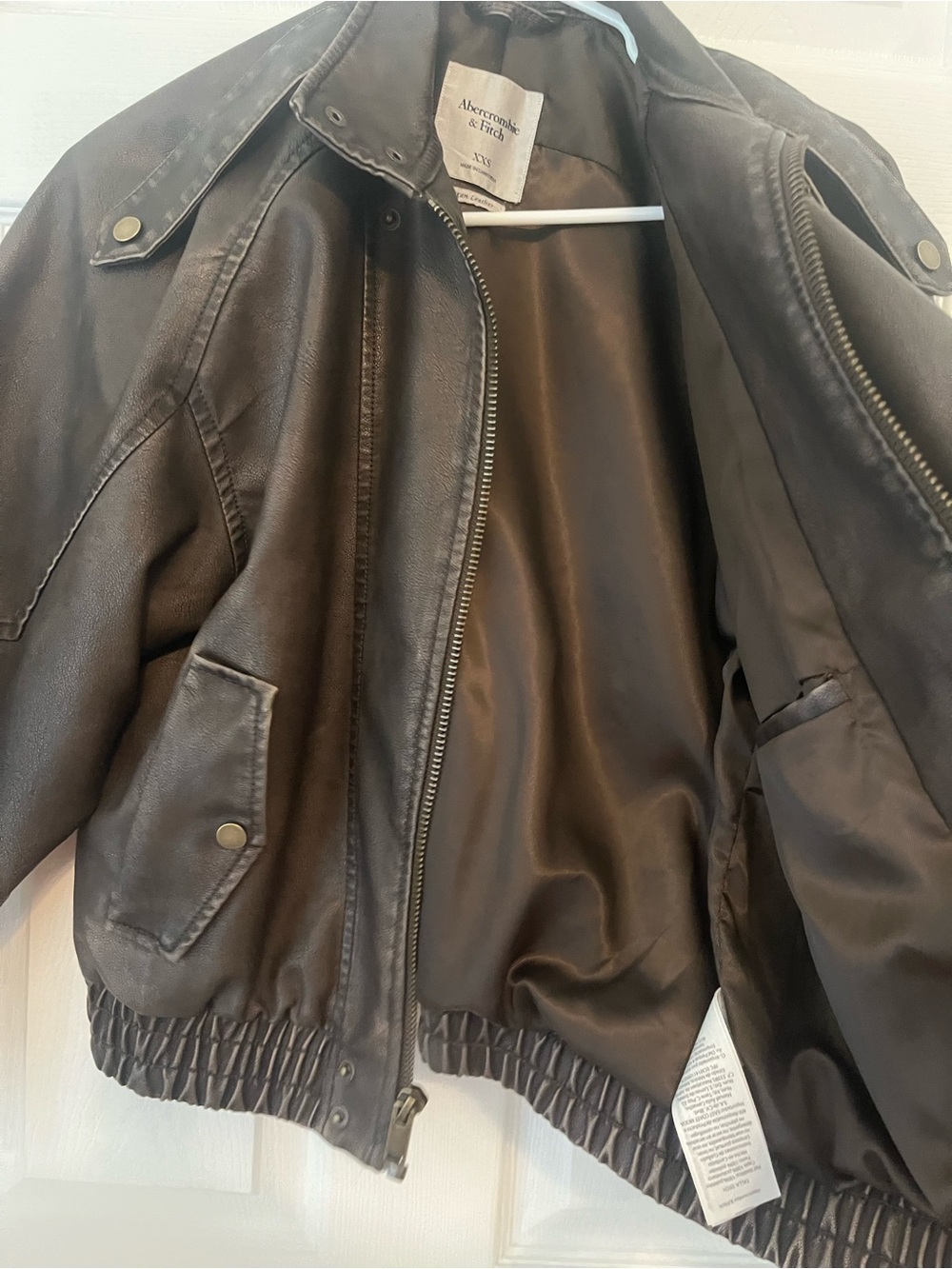Abercrombie & Fitch Relaxed Mockneck Vegan Leather Bomber Jacket - vintage brown - Picture 6 of 9